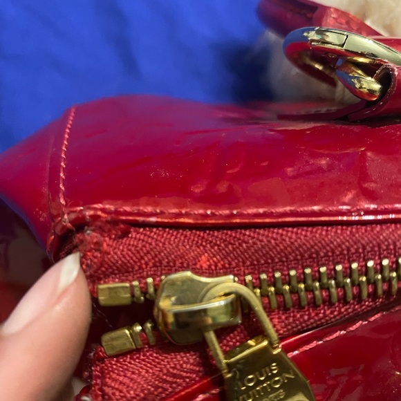 Authentic Louis Vuitton bag in Red Vernis - Picture 6 of 6
